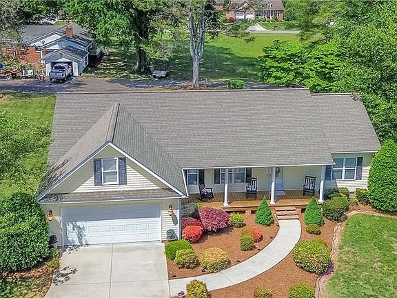 2nd image of 183 Devon Ln