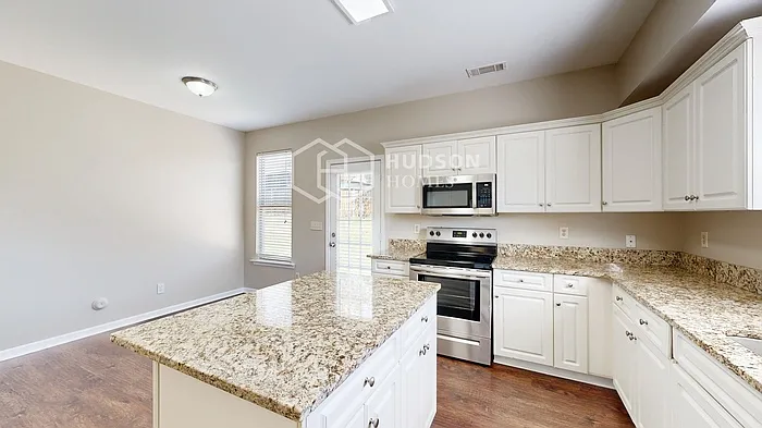 1008 Washington Ct — Photo 12