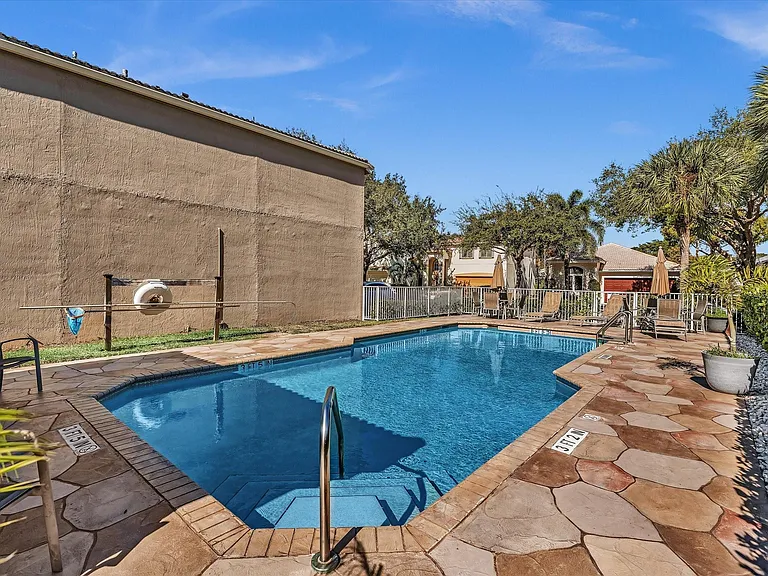 1449 Banyan Cir — Photo 36