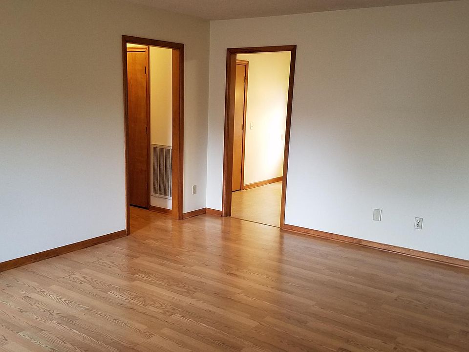 1st image of 1702 Oak Hill Dr #B