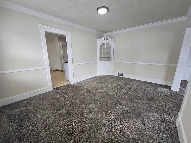 1109 Dousman St — Photo 6