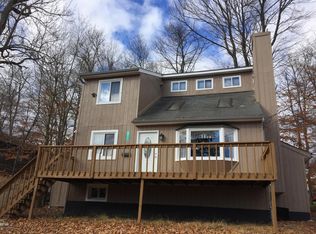 6044 Boardwalk Dr, Tobyhanna, PA 18466