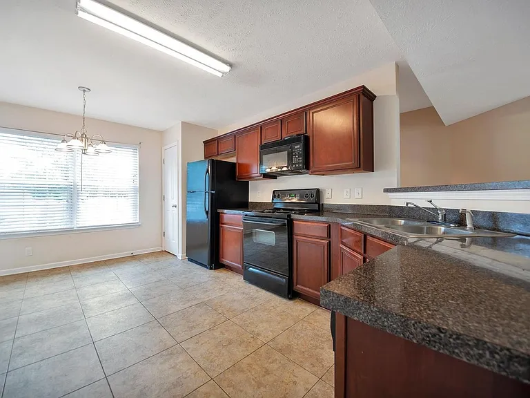 2505 Comanche Way — Photo 6