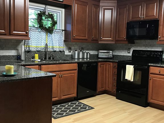 5th image of 110 Willow Oak Dr