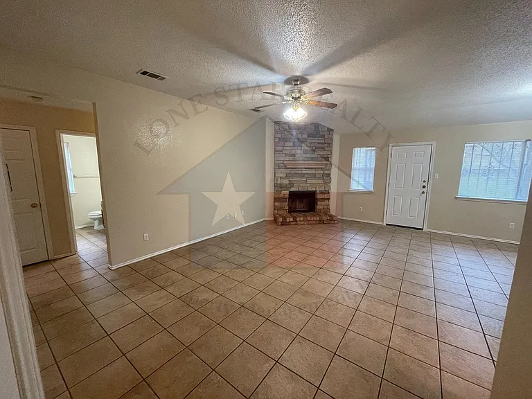 5006 Rockdale Dr — Photo 2
