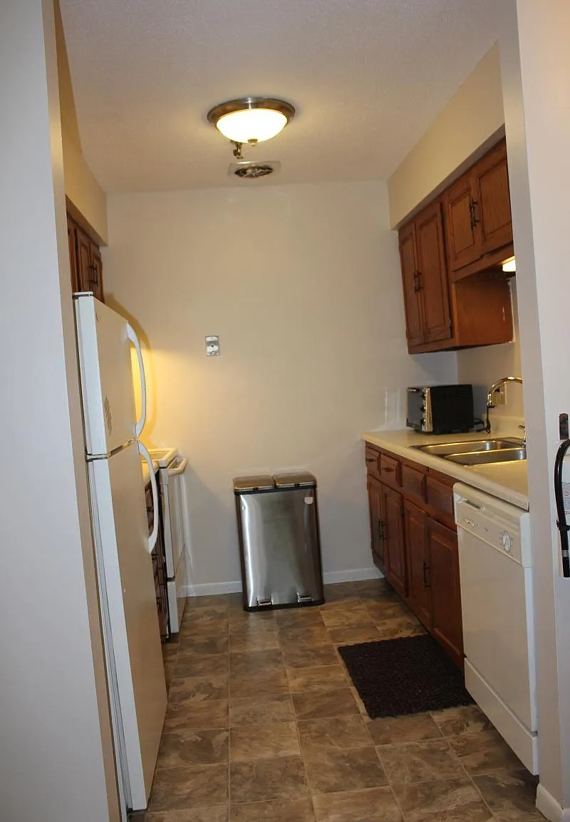 3 bed, 873 sqft, $3,000 — Photo 4