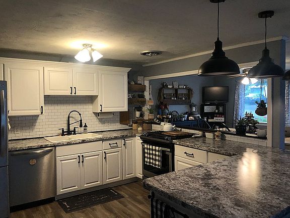 4th image of 13 Meadowbrook Ct