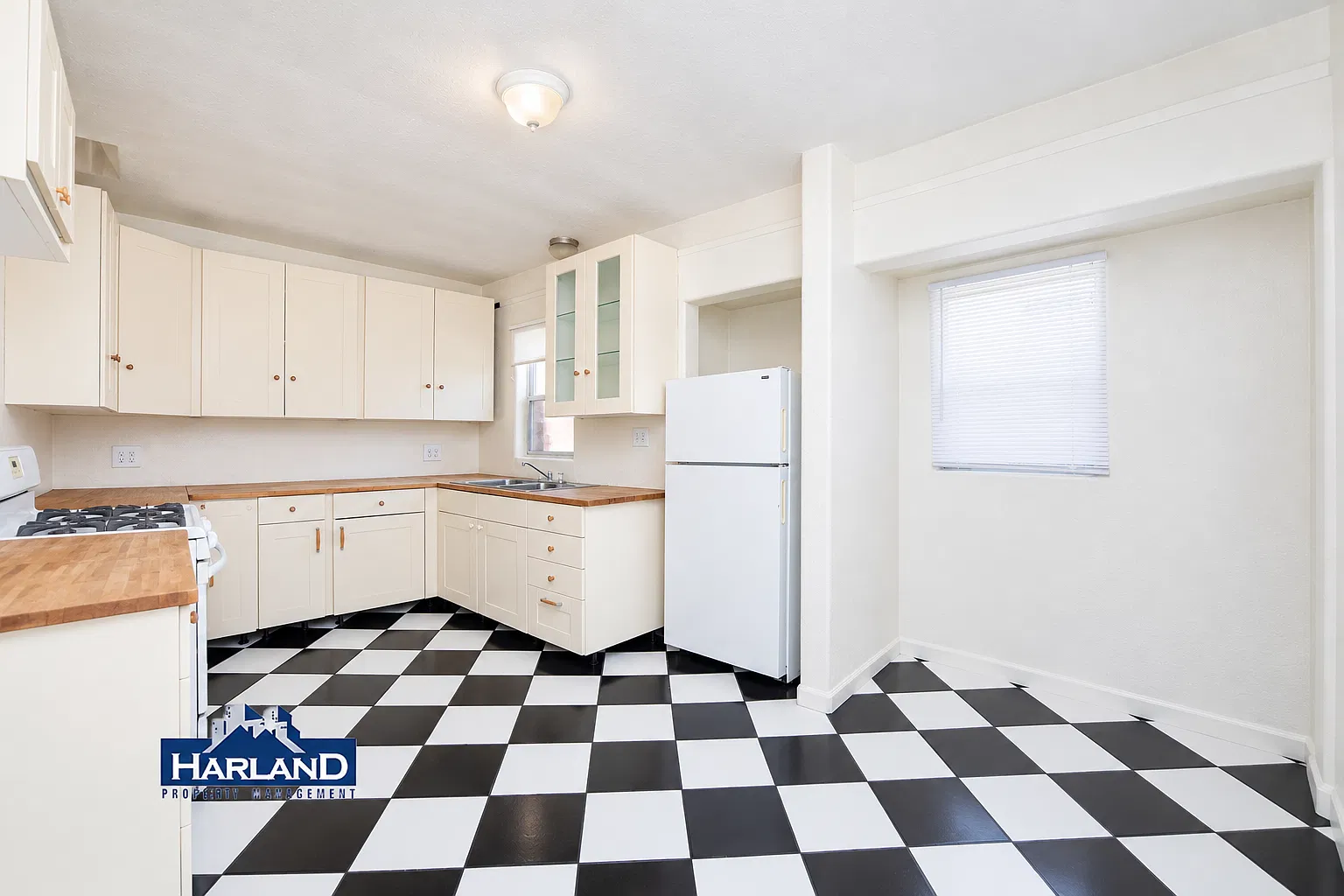 3809-3815 Ray Street - 3809 (Residential) — Photo 4
