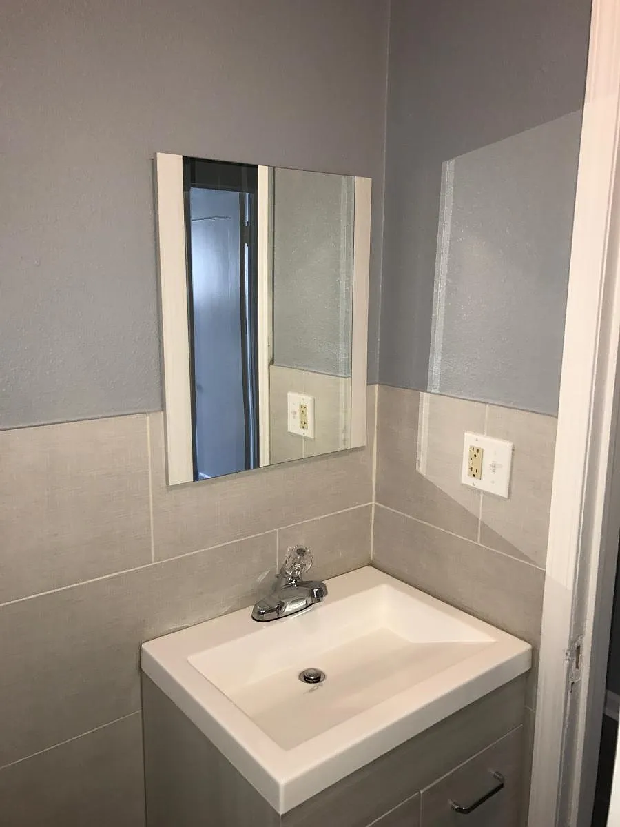 Building Photo - 5034 W 21st St #1
