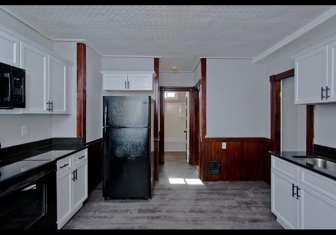 2 bed, 1200 sqft, $1,950 — Photo 2