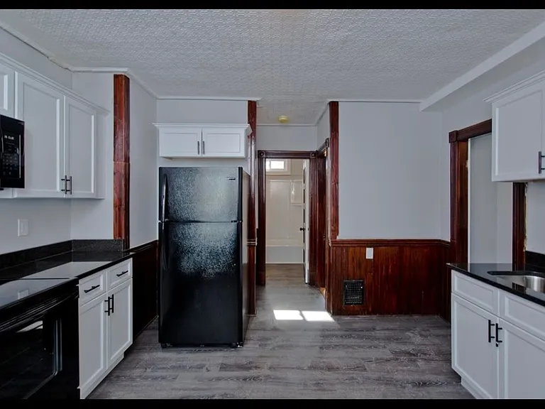158 Walnut St #1 — Photo 2