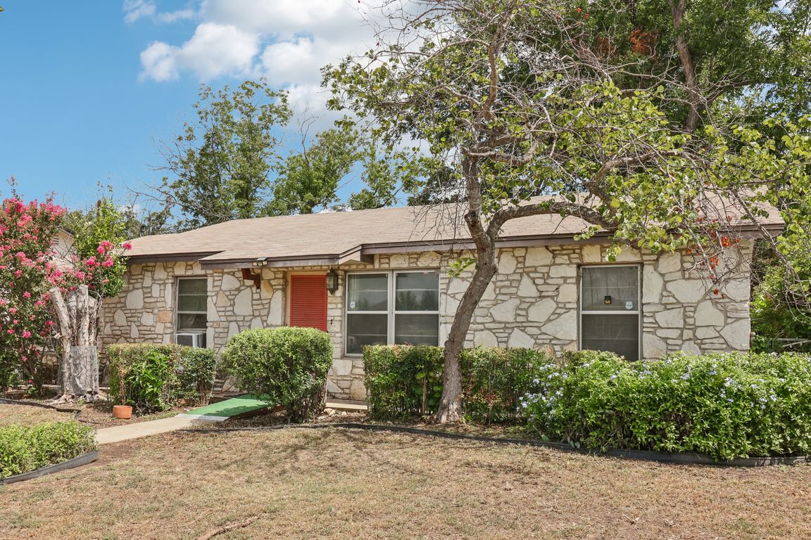 Middlefield Dr-2406-003.jpg