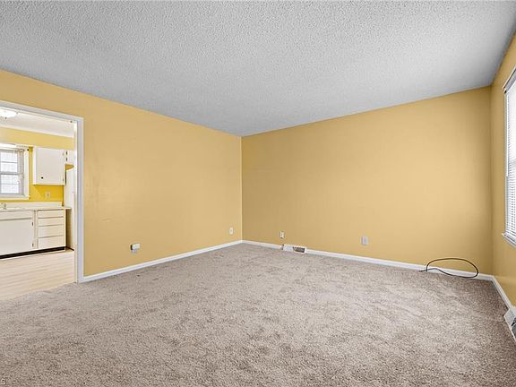 4th image of 2419 Fernbrook Rd