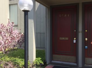 9581 Harbour Cove Ct, Ypsilanti, MI 48197