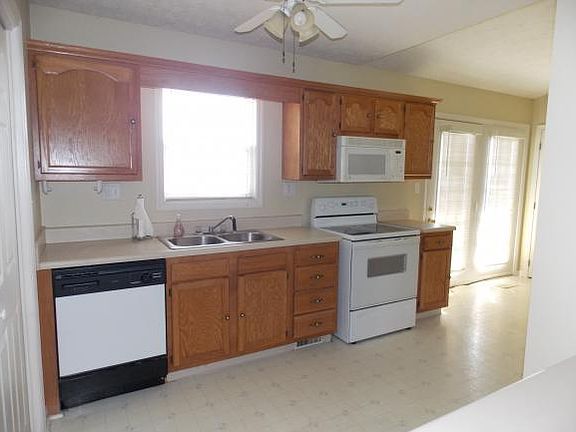 4th image of 904 Starling Dr