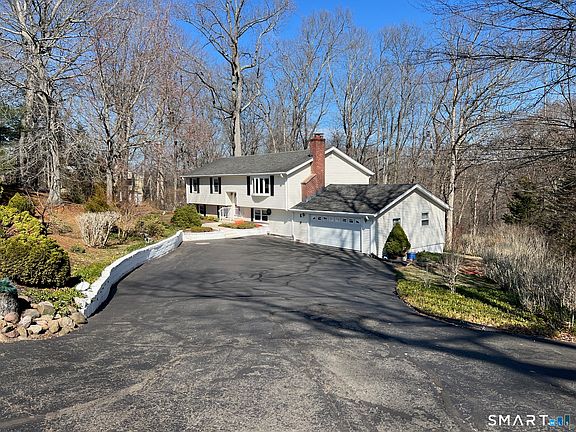 3rd image of 135 Parsonage Hill Road
