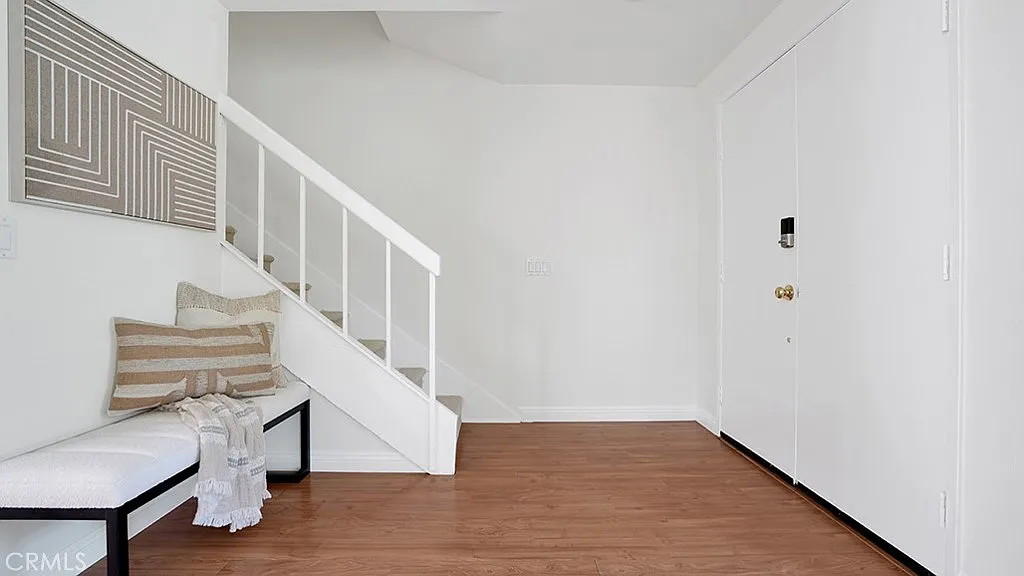 3 bed, 2.5 bath, 1464 sqft, $3,900 — Photo 2