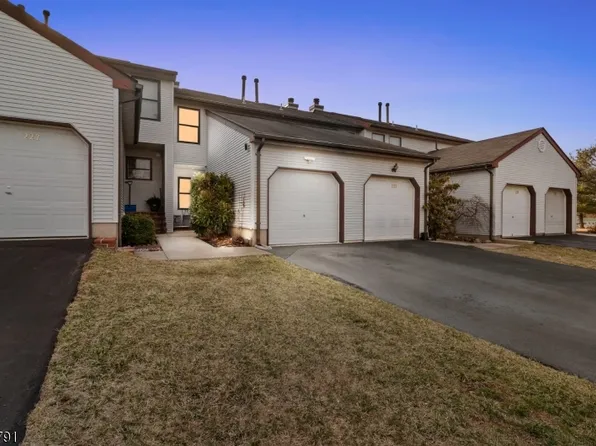 226 Spruce Ct, Raritan Twp., NJ 08822