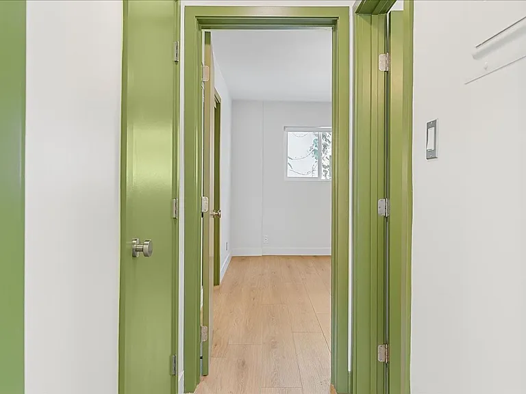 6615 Franklin Ave. — Photo 8