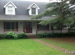 12900 Stobart Rd, Milford, MI 48380