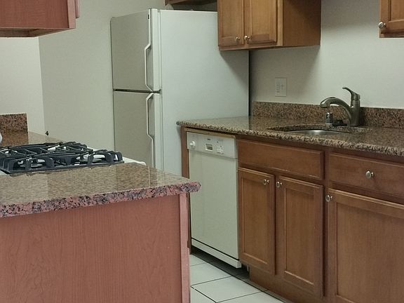 5th image of 800 E Henry Clay St #207