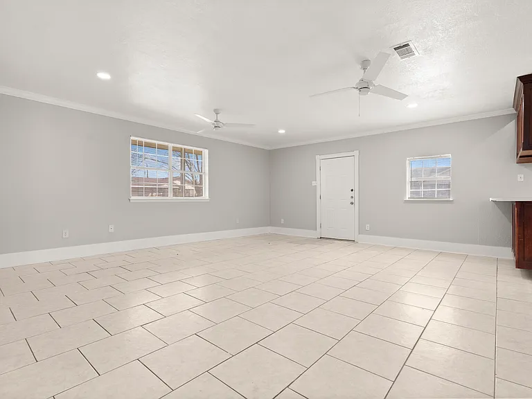 907 Northbend Dr — Photo 12