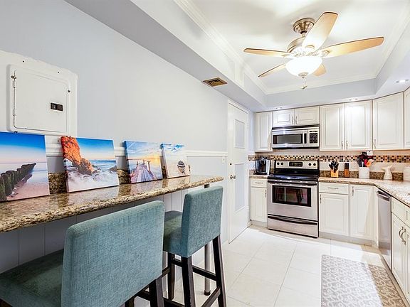 5th image of 405 N Ocean Blvd APT 915
