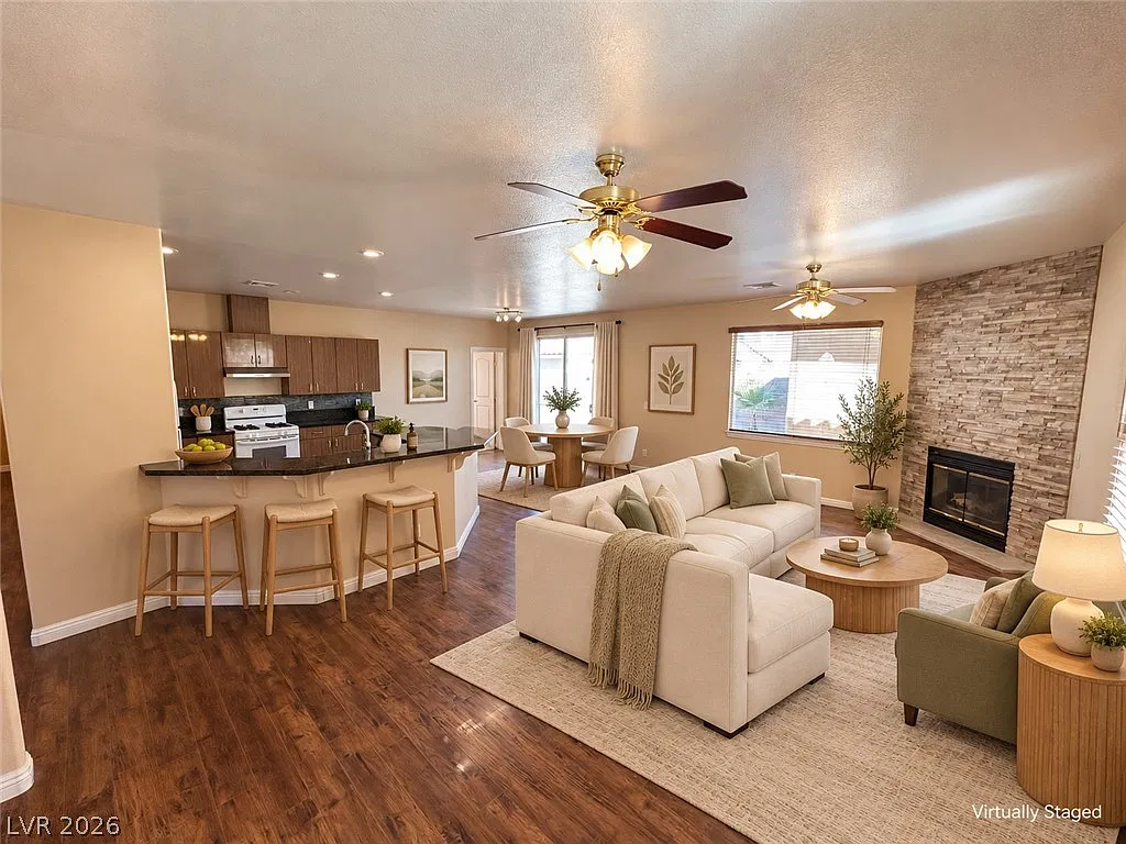 3 bed, 2.0 bath, 1485 sqft, $1,950 — Photo 2