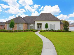 174 Lake Mechant Ct, Houma, LA 70360