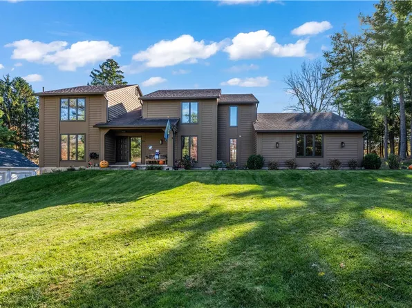 26 Wood Stone Rise, Pittsford, NY 14534