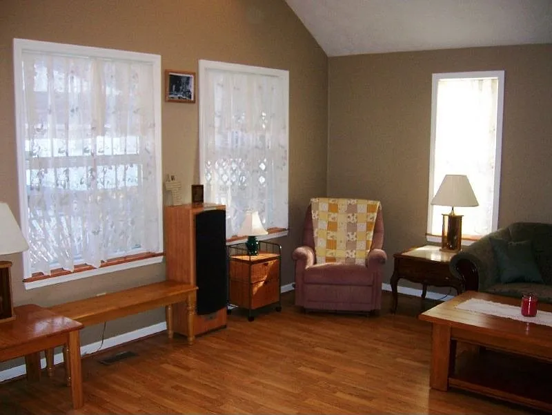 1520 S Riley Ave photo 1