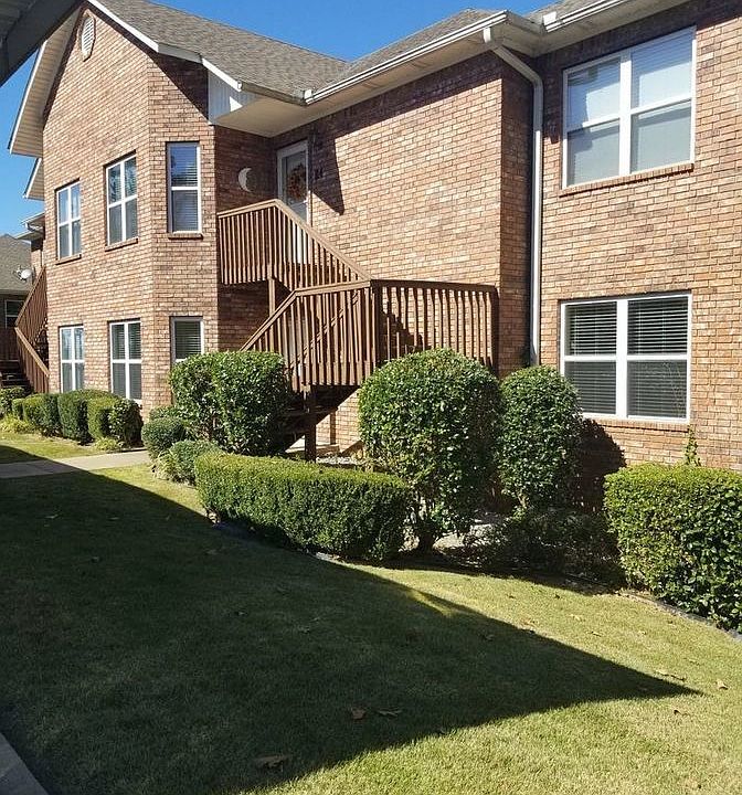 1st image of 208 Southridge Ln
