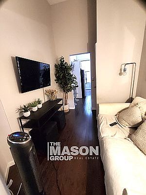 4th image of 501 1/2 W 43rd St APT 1S