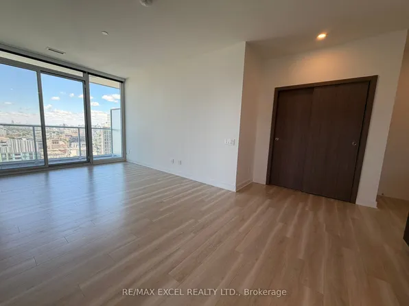 17 Bathurst St #4606, Toronto, ON M5V 2N9