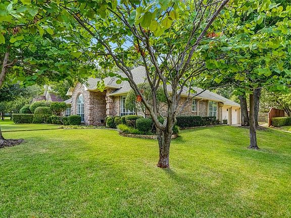 3rd image of 1100 Chapel Dr