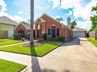 3522 Pine Chase Dr, Pearland, TX 77581