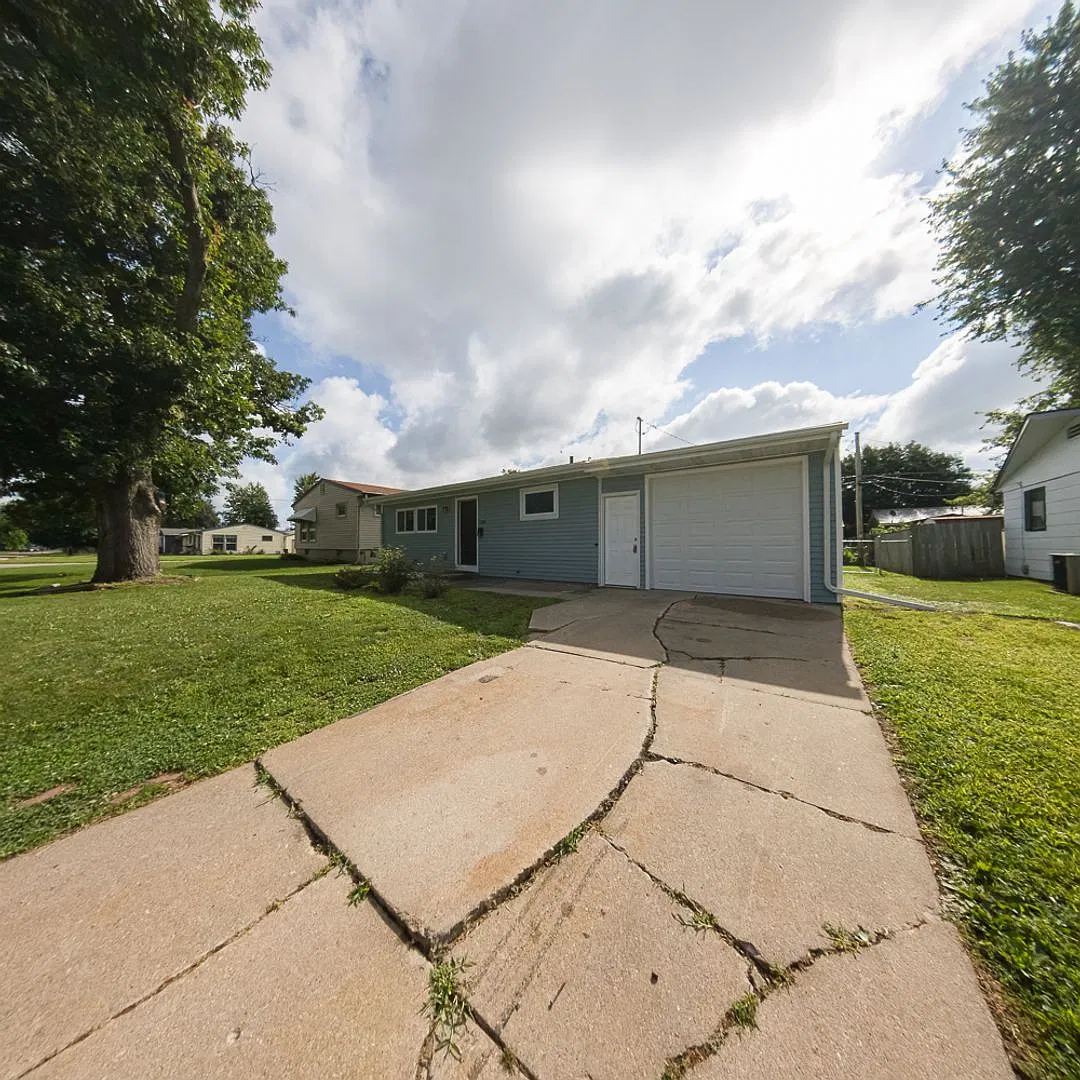 3 Bedroom Fully Remodeled Marshalltown — Photo 2