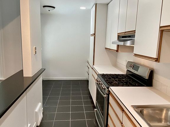5th image of 158 Magnolia St
