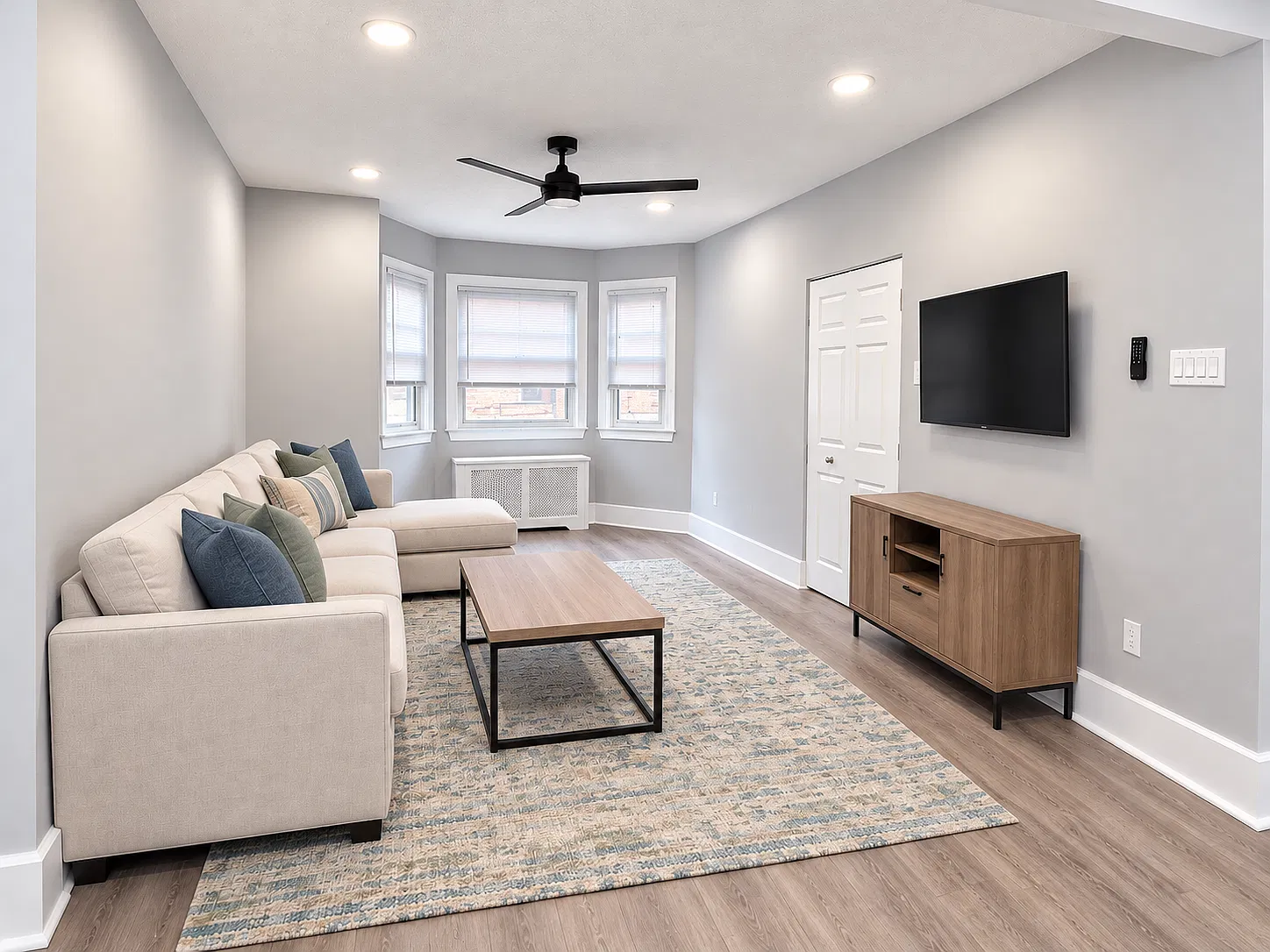 217 W Walnut Ln — Photo 2