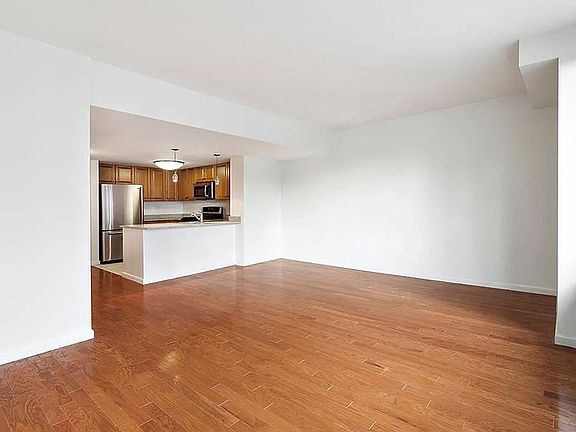 4th image of 425 Main St APT 14G