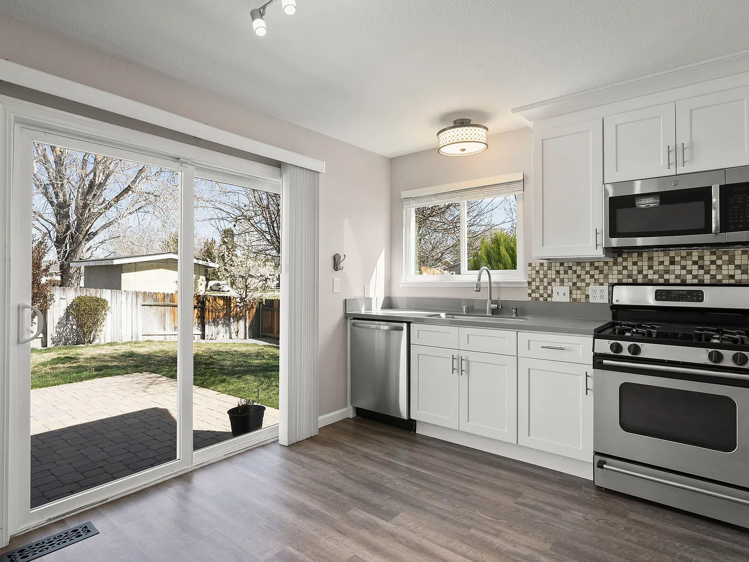 4 bed, 1310 sqft, $2,800 — Photo 4