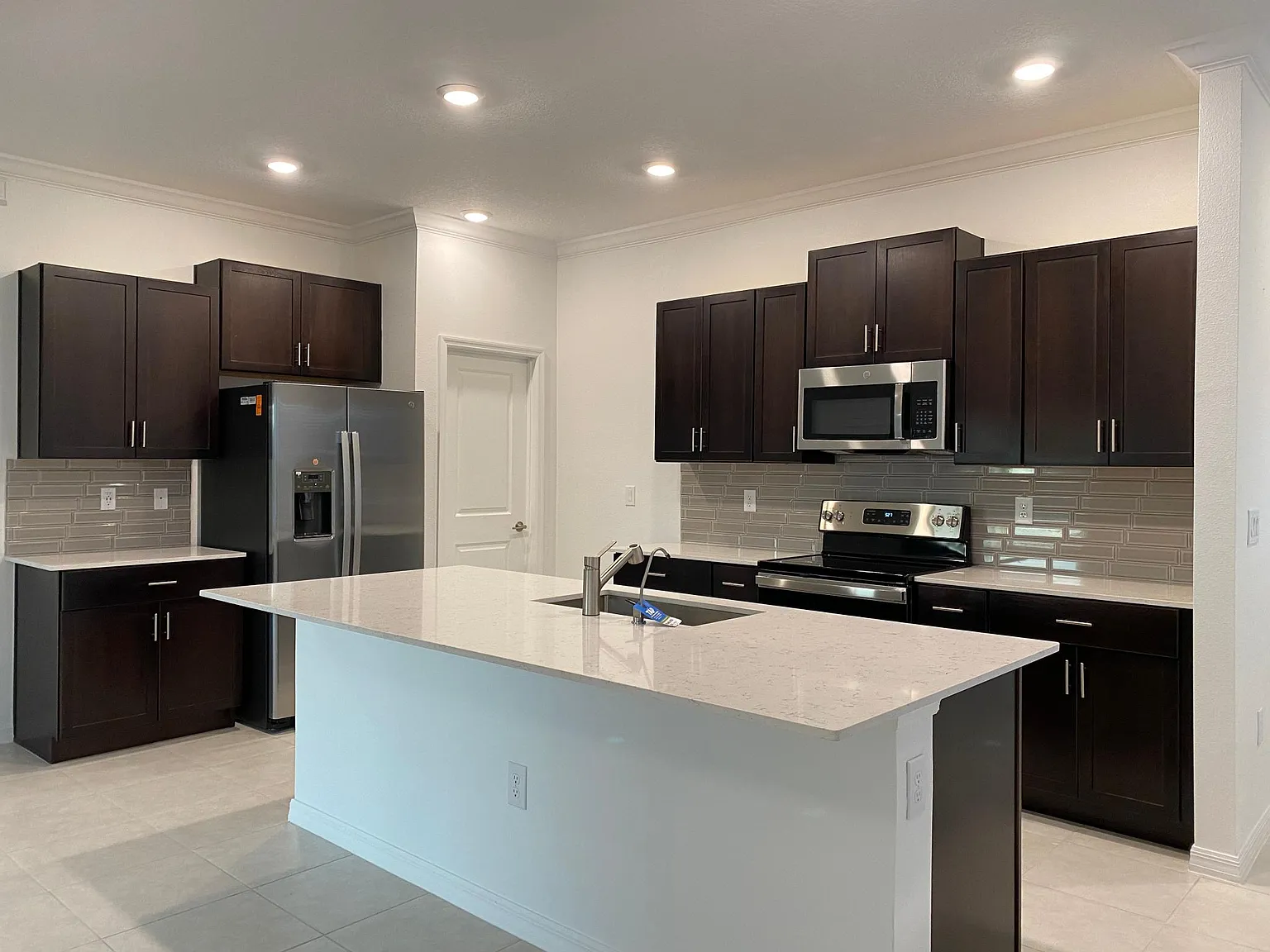 3 bed, 2.5 bath, 1851 sqft, $2,450 — Photo 3