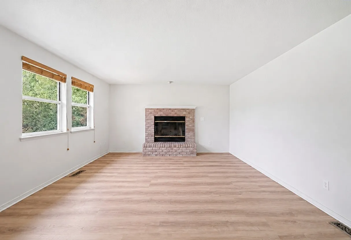 4 bed, 2.5 bath, 2100 sqft, $2,395 — Photo 4
