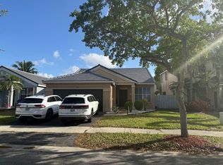 841 Falling Water Rd, Fort Lauderdale, FL 33326