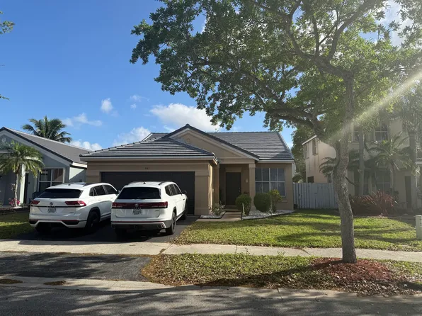 841 Falling Water Rd, Fort Lauderdale, FL 33326