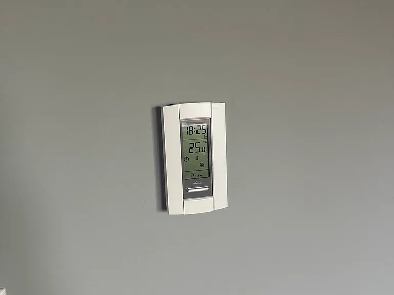 Thermostat bedroom