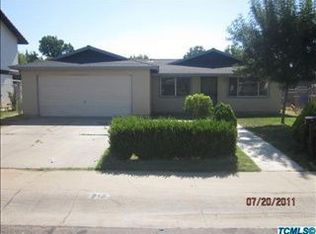 342 Holly St, Woodlake, CA 93286