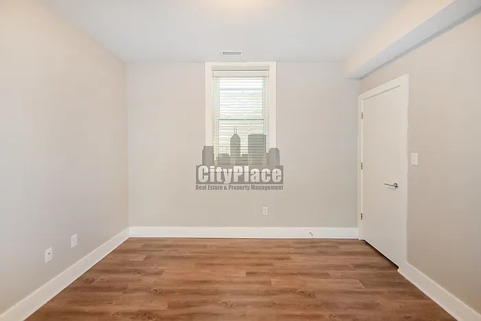 1223 E New York St — Photo 12