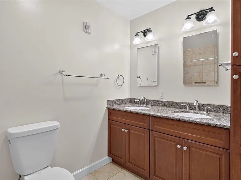 224 E State St — Photo 11