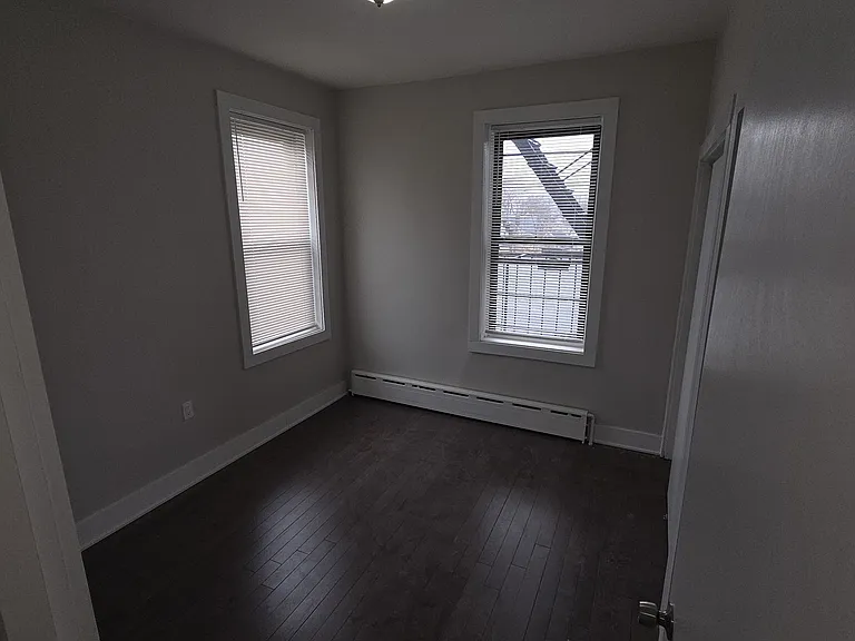 117 Sanford Pl — Photo 4